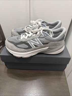 Kids New Balance 990v6 NIB